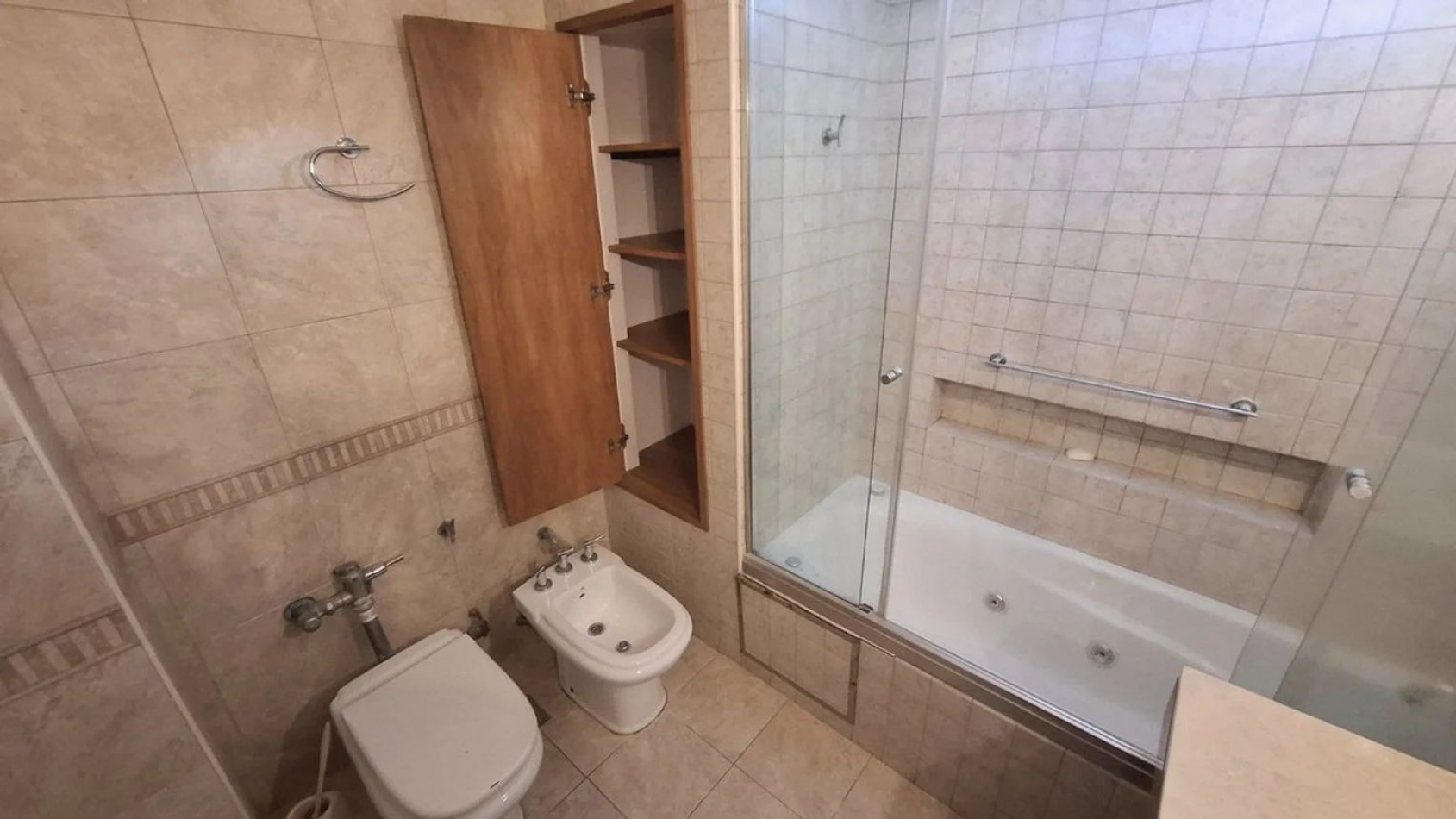 VENTA piso de 4 ambientes c/dependencia, avellaneda, balcon, espacio guardacoche, apto credito