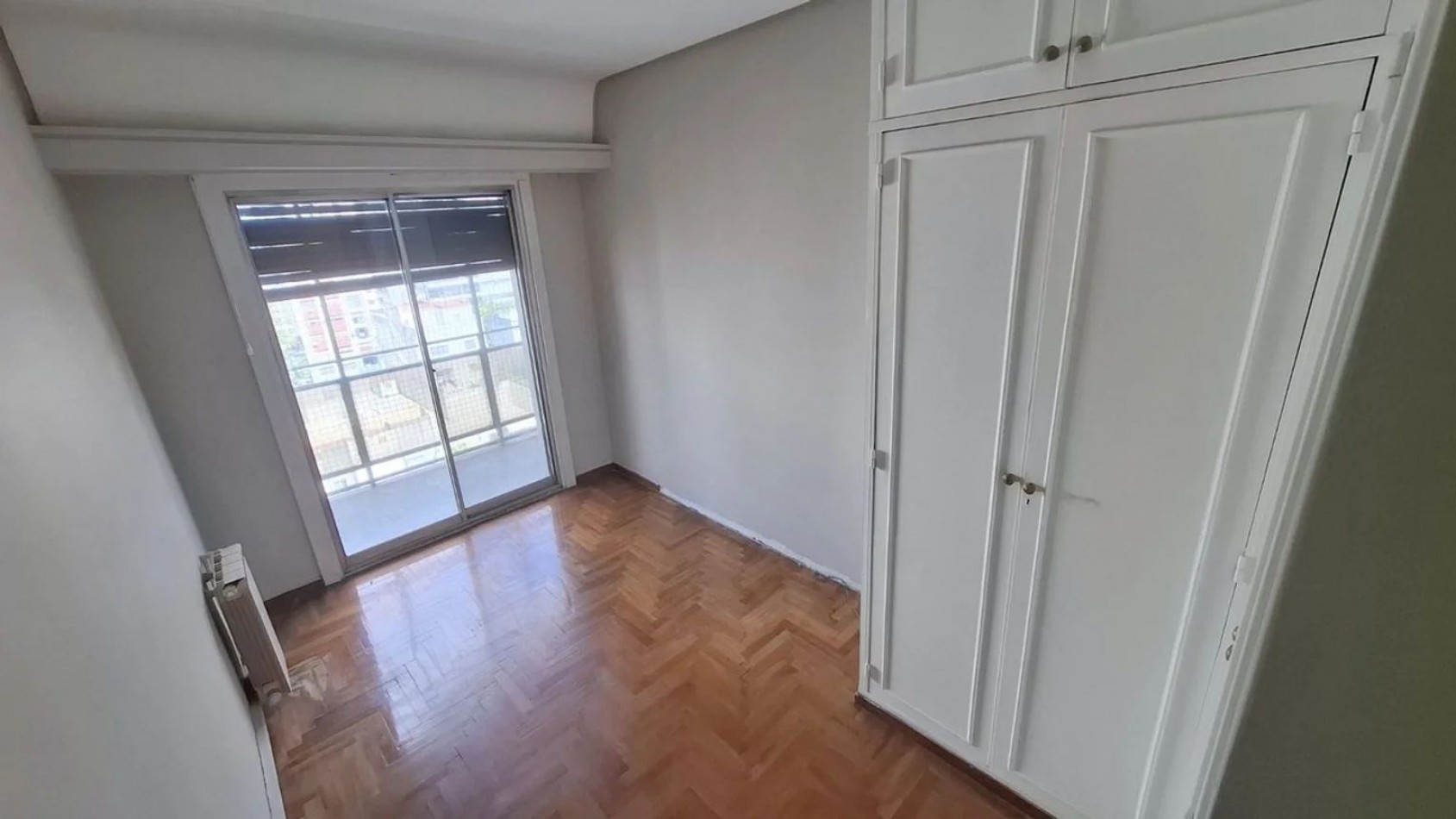 VENTA piso de 4 ambientes c/dependencia, avellaneda, balcon, espacio guardacoche, apto credito