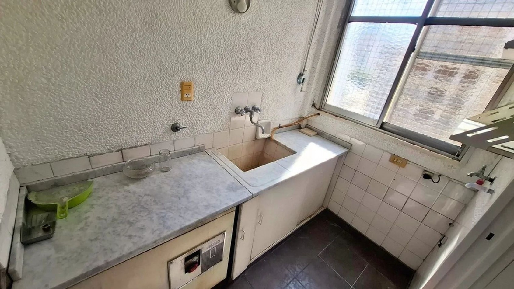 VENTA piso de 4 ambientes c/dependencia, avellaneda, balcon, espacio guardacoche, apto credito