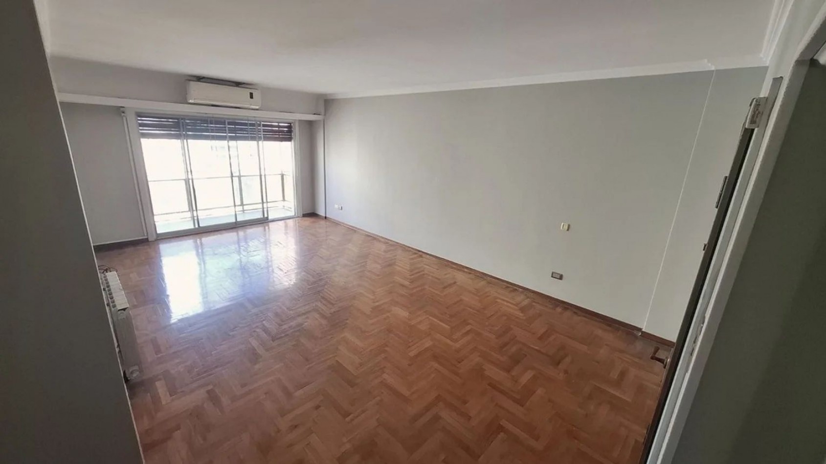 VENTA piso de 4 ambientes c/dependencia, avellaneda, balcon, espacio guardacoche, apto credito
