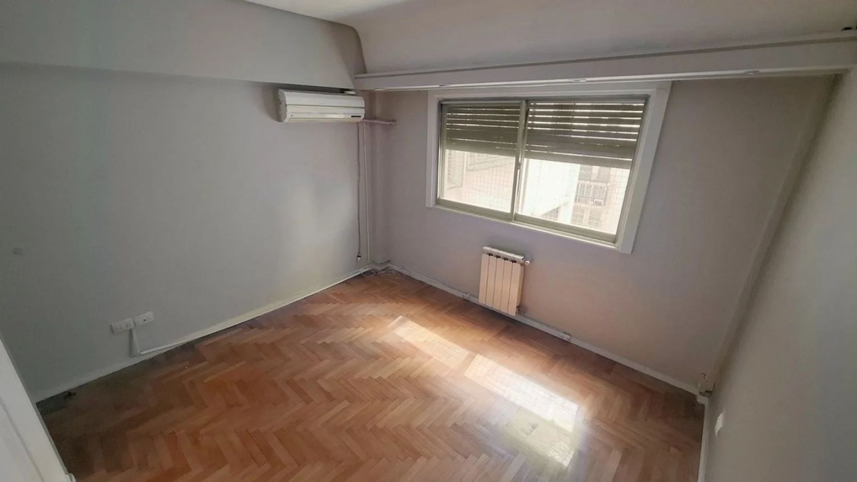 VENTA piso de 4 ambientes c/dependencia, avellaneda, balcon, espacio guardacoche, apto credito