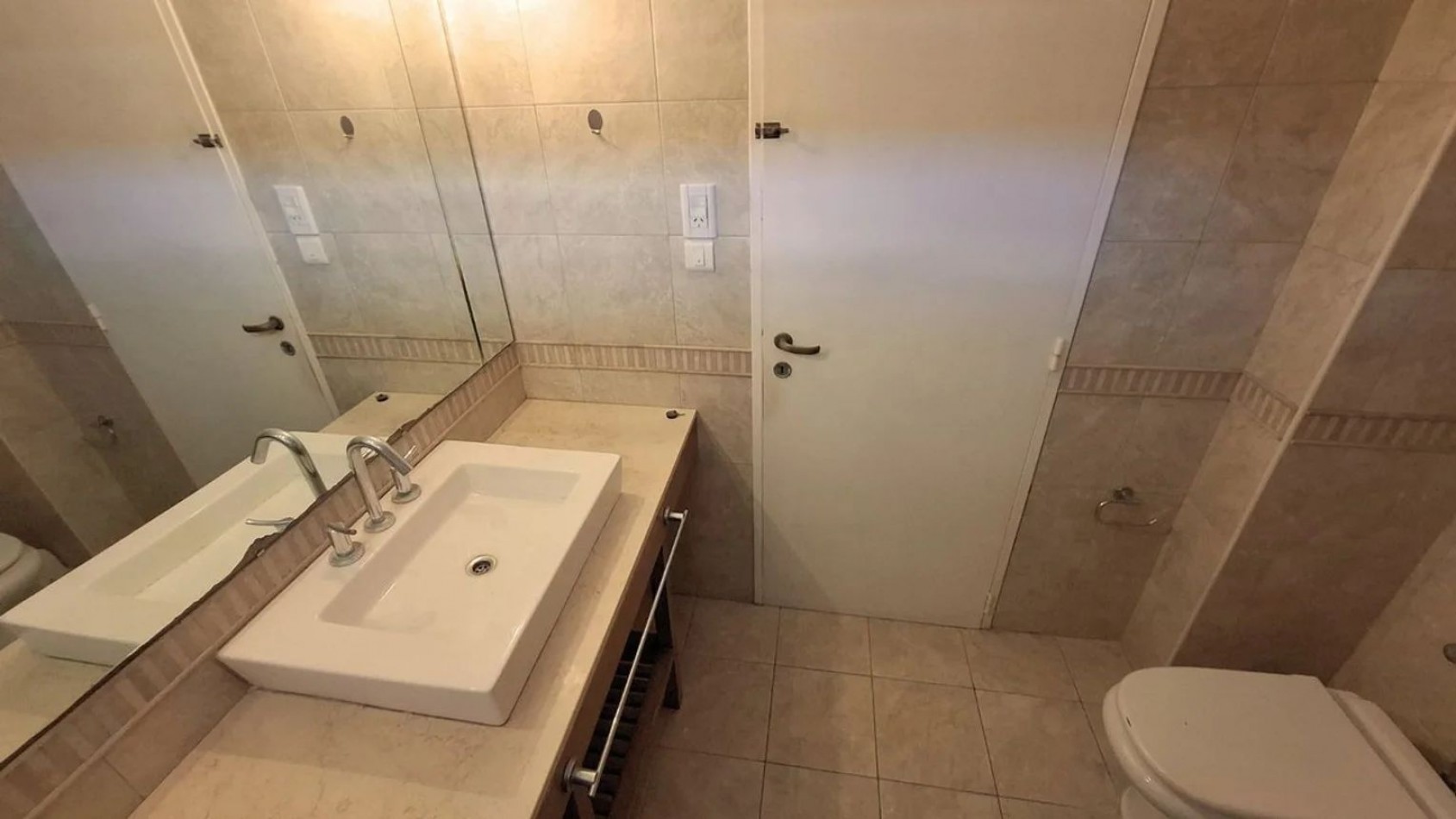 VENTA piso de 4 ambientes c/dependencia, avellaneda, balcon, espacio guardacoche, apto credito