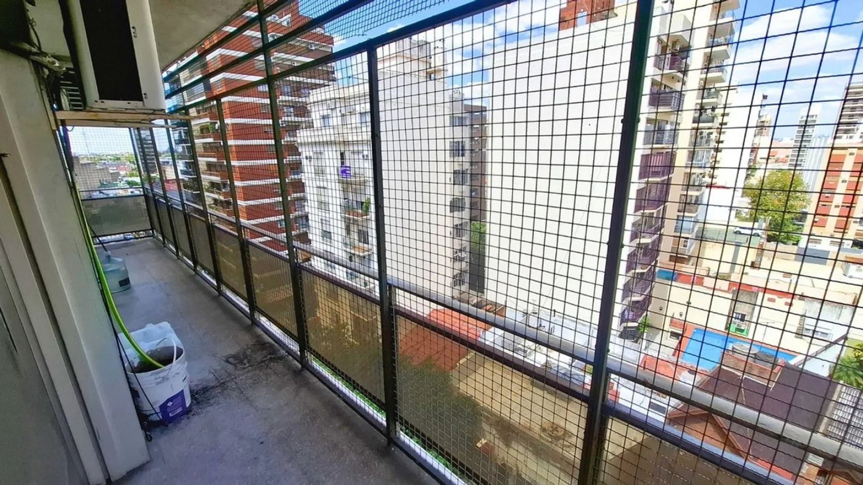 VENTA piso de 4 ambientes c/dependencia, avellaneda, balcon, espacio guardacoche, apto credito