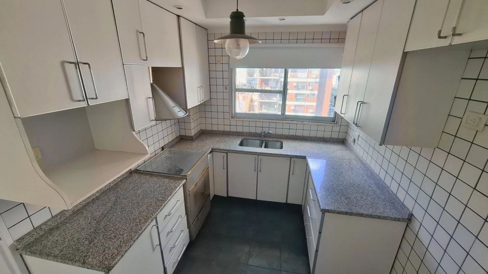 VENTA piso de 4 ambientes c/dependencia, avellaneda, balcon, espacio guardacoche, apto credito