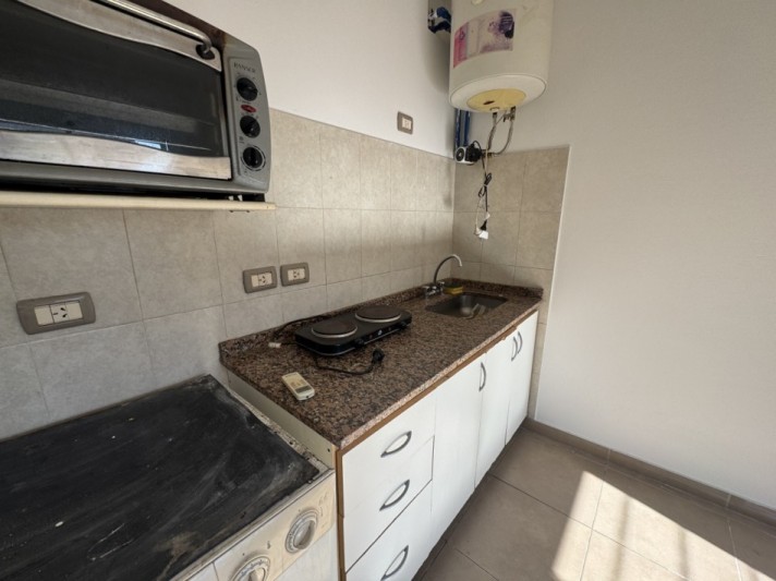 Se alquila departamento dos ambientes (moron)