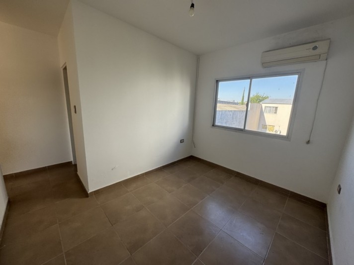 Se alquila departamento dos ambientes (moron)