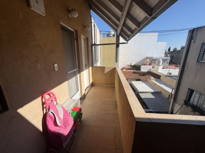 Se alquila departamento dos ambientes (moron)