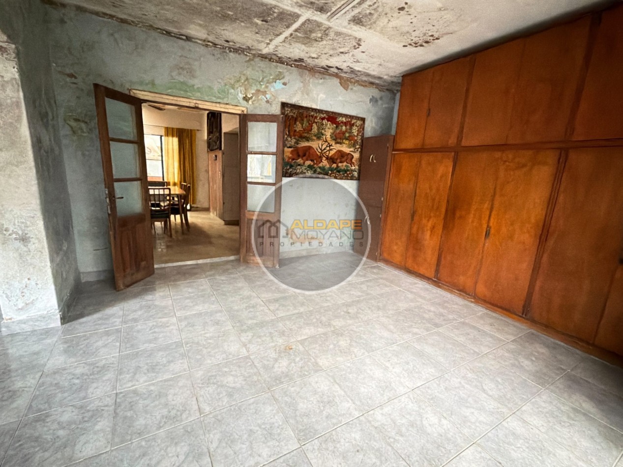 Se Vende Casa tres amb, cochera doble, A Reciclar!! (Ciudadela)