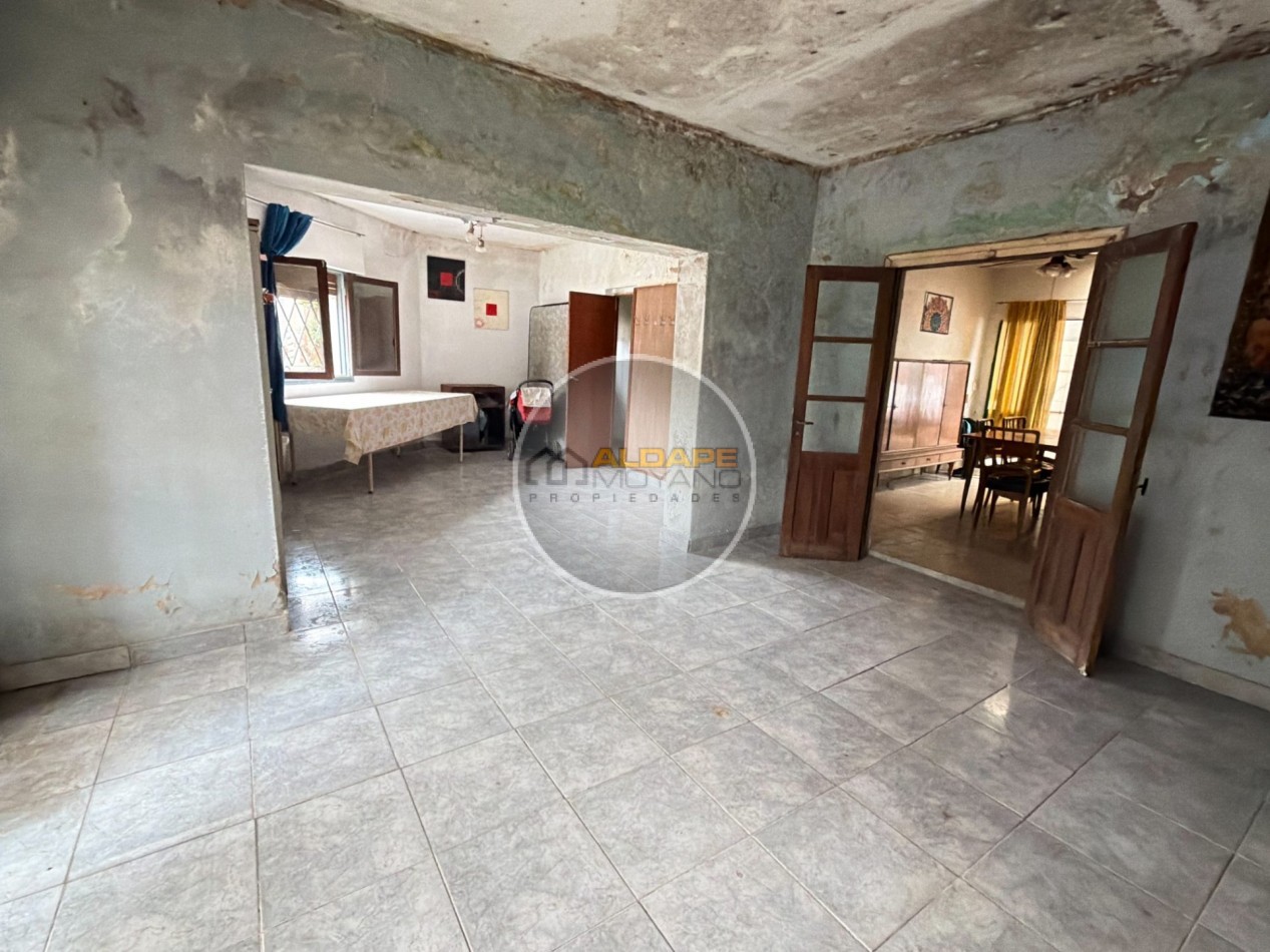 Se Vende Casa tres amb, cochera doble, A Reciclar!! (Ciudadela)