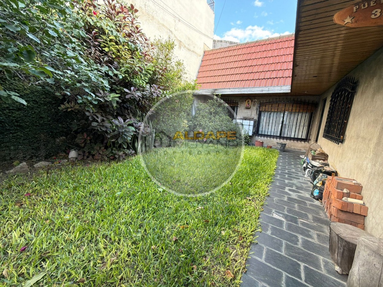 Se Vende Casa Cuatro ambientes, cochera doble (Lomas del Mirador)