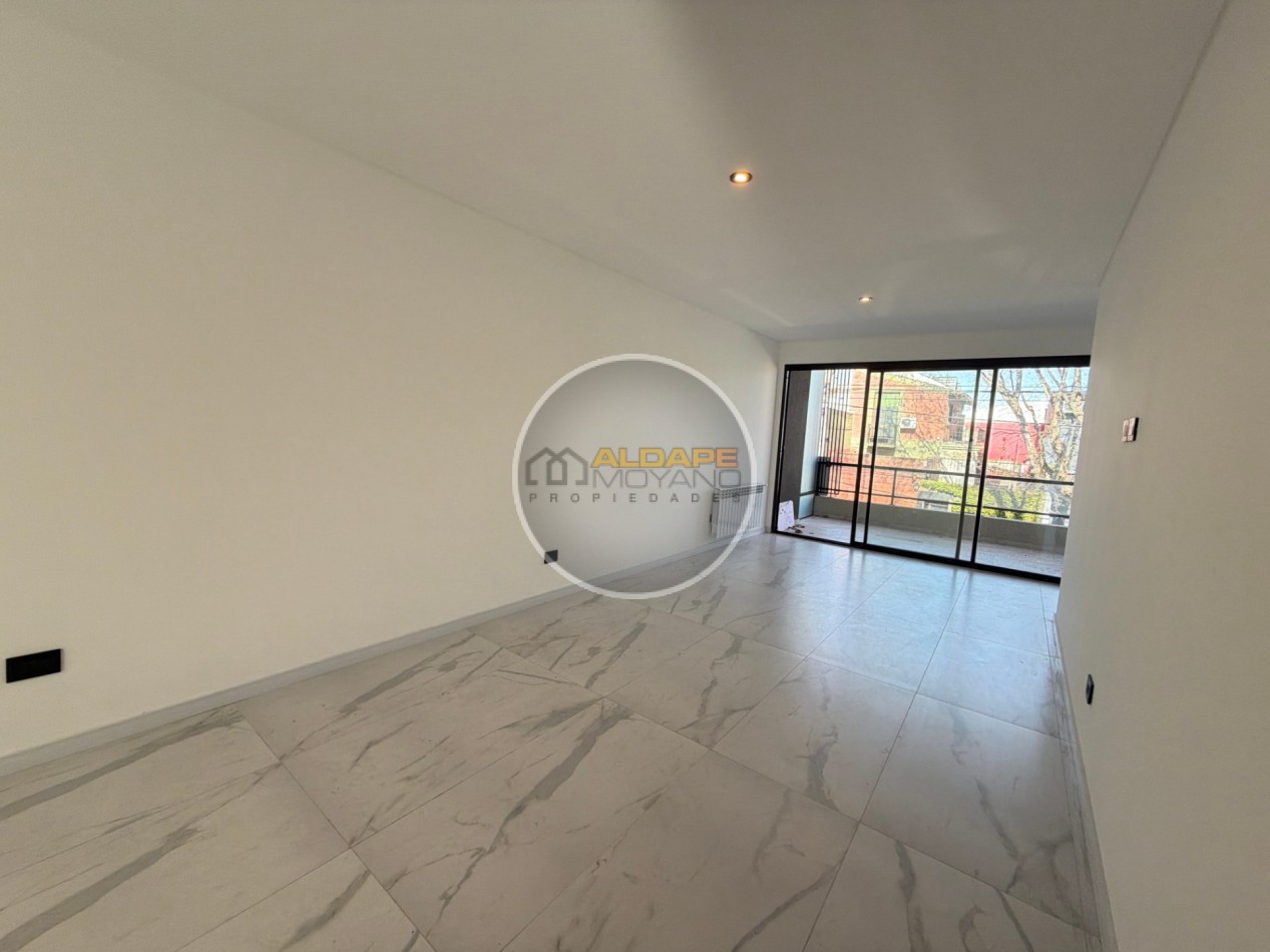Se Vende triplex, cuatro amb, cochera doble (a estrenar)