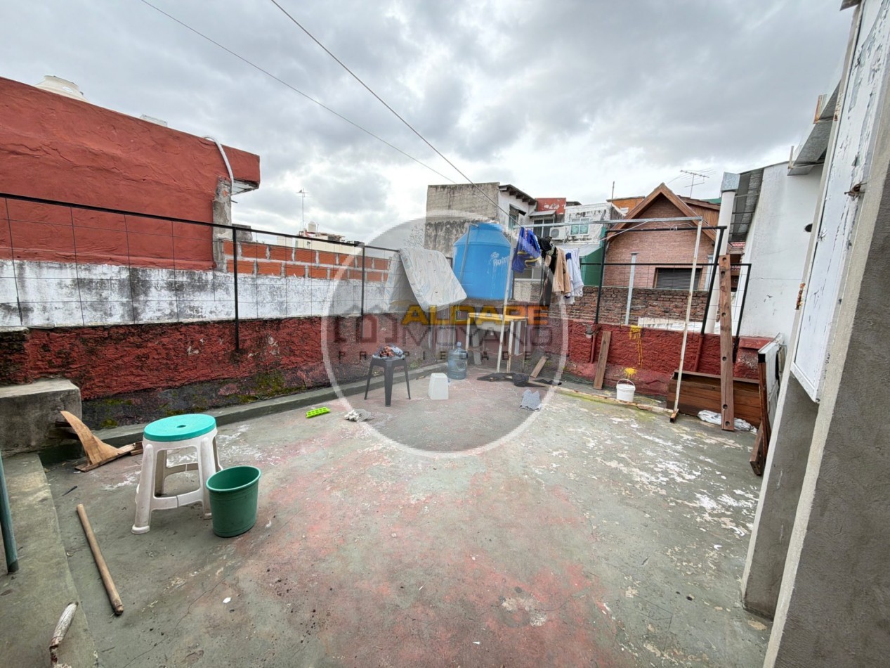Se Vende Casa multifamiliar a Reciclar (Parque Avellaneda)