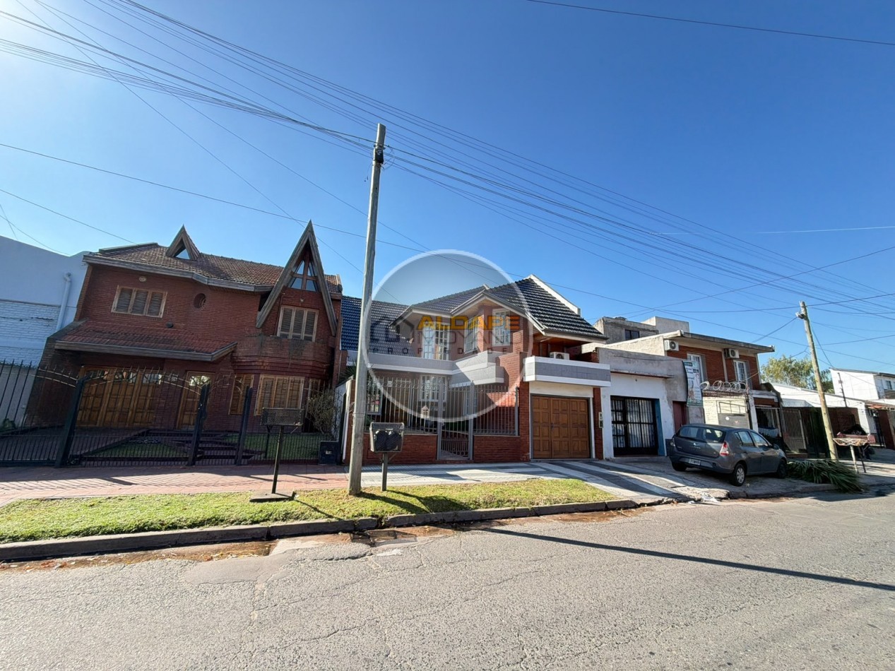 Se Vende Casa, cuatro amb, cochera doble, piscina (Monte Grande)
