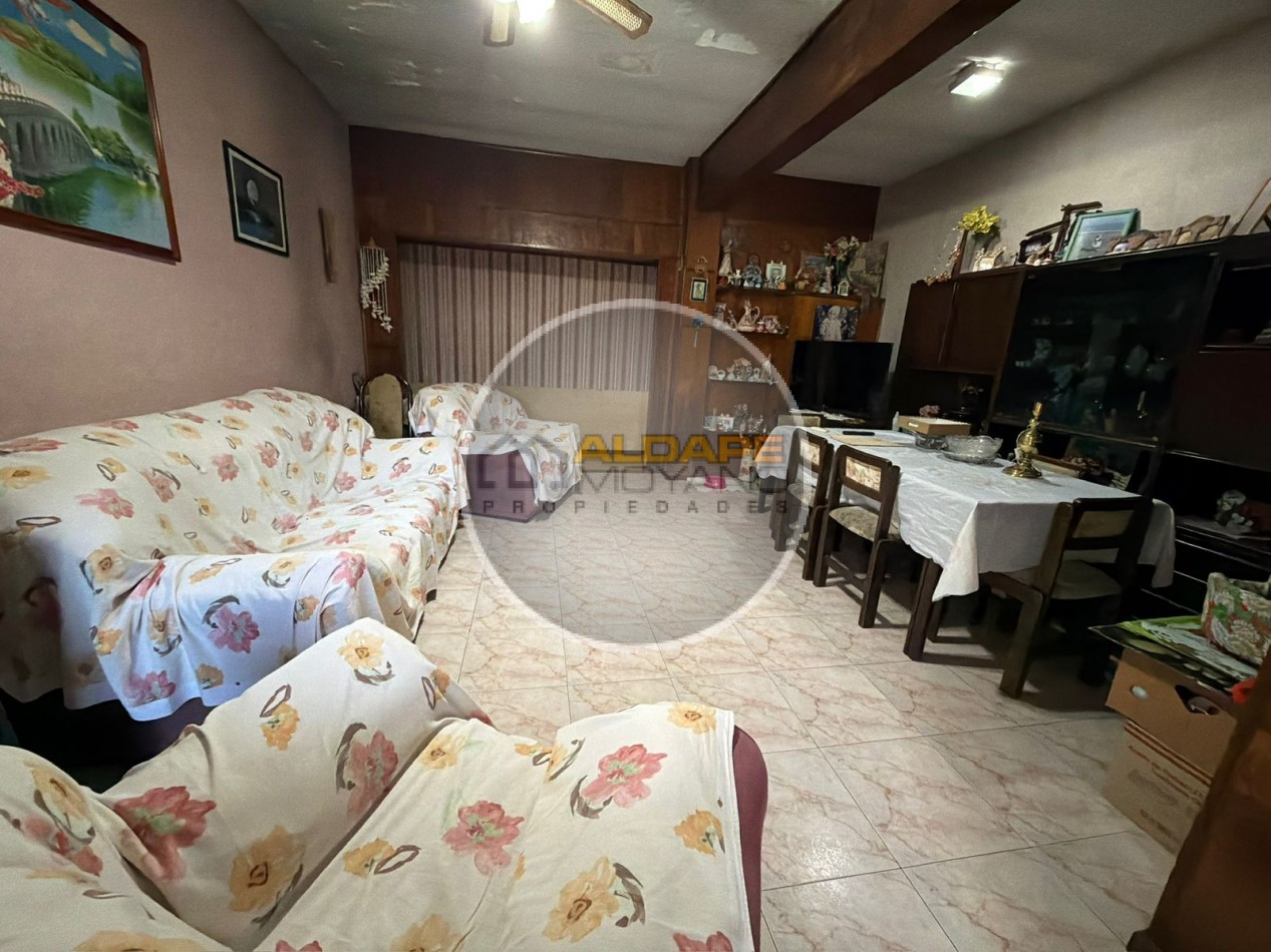 Se Vende Casa Cuatro ambientes, cochera doble (Lomas del Mirador)