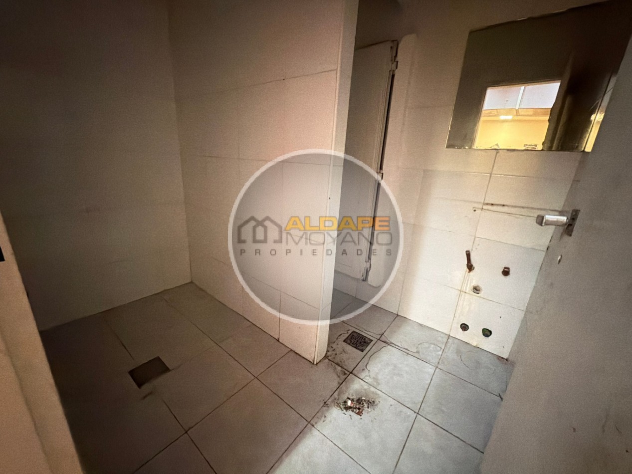 Se Vende Casa multifamiliar a Reciclar (Parque Avellaneda)