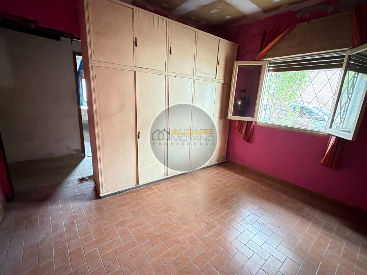 Se Vende Casa tres amb, cochera doble, A Reciclar!! (Ciudadela)
