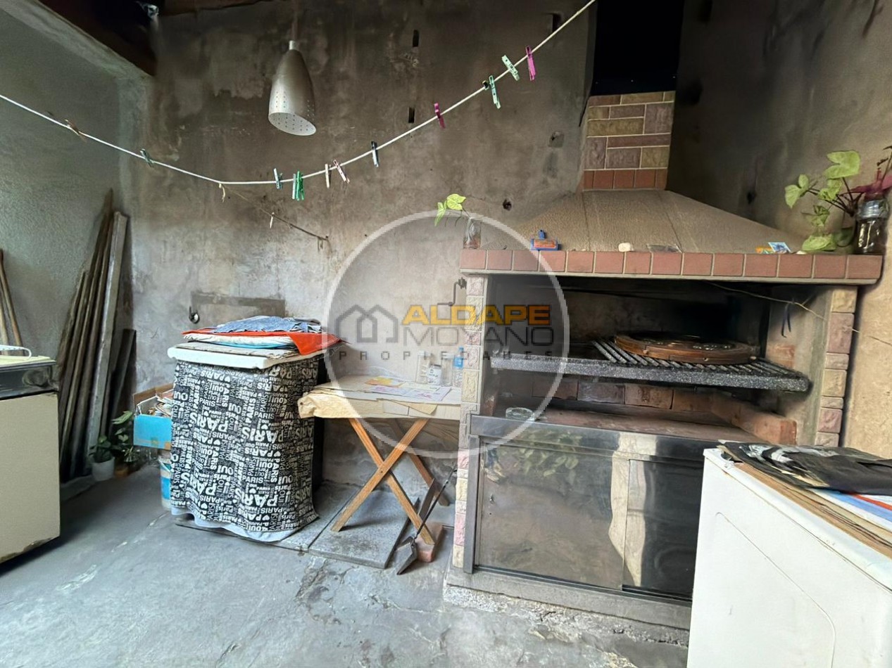 Se Vende Casa Cuatro ambientes, cochera doble (Lomas del Mirador)