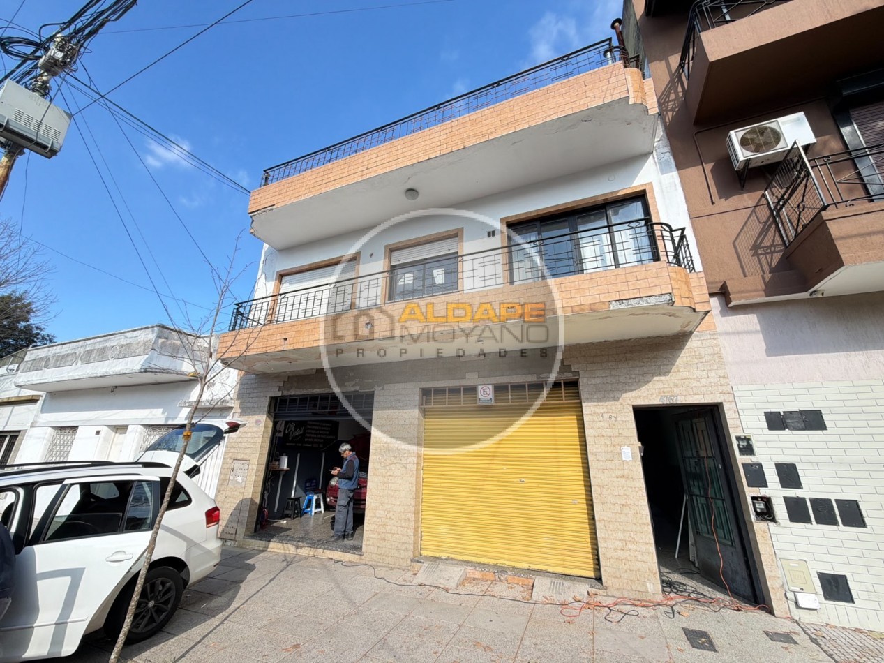 Se Vende local comercial, cochera, depto tres amb, y fondo libre (Villa Lugano) 