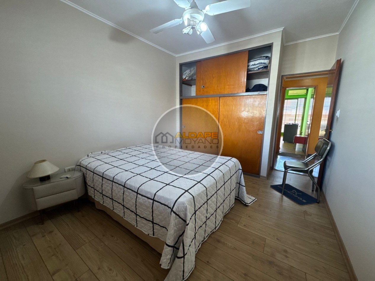 En Venta Casa seis ambientes, cochera triple, Quincho -Excelente estado!! (Villa Lugano)