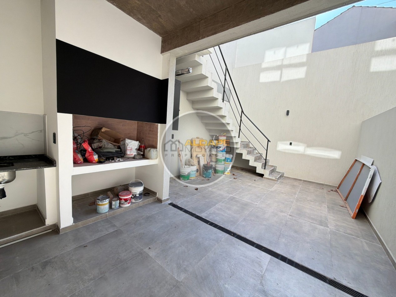 Se Vende triplex, cuatro amb, cochera doble (a estrenar)