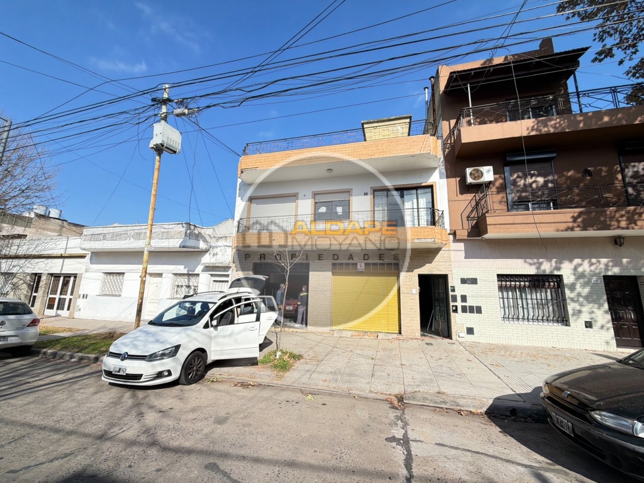Se Vende local comercial, cochera, depto tres amb, y fondo libre (Villa Lugano) 