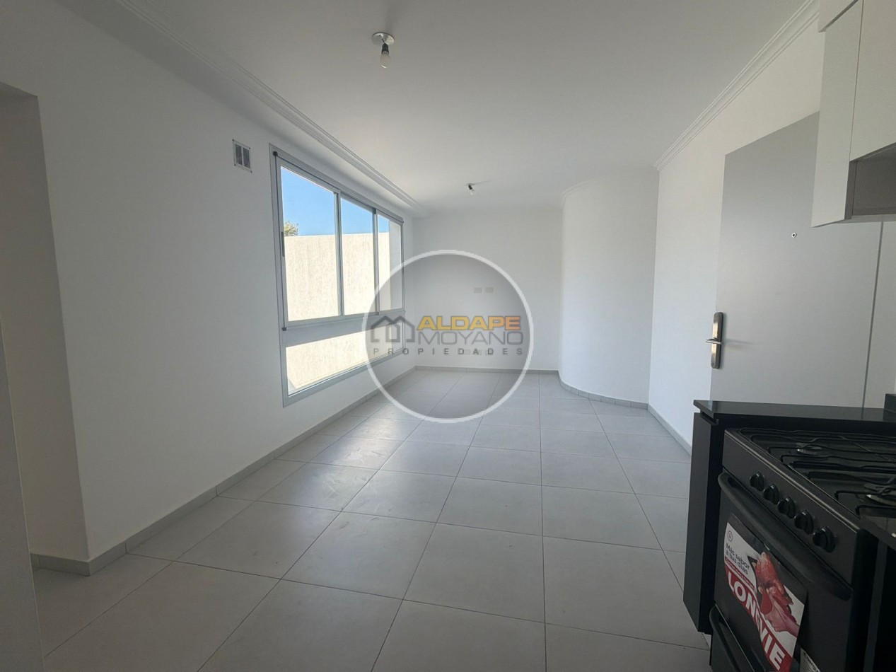 Alquiler dos ambientes, contrafrente, (Aquino 5581, Villa Lugano!!)