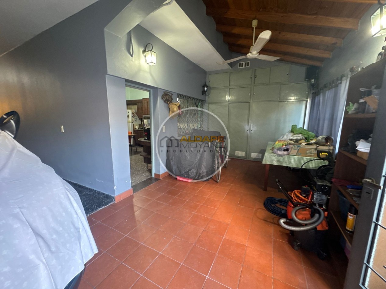En Venta Casa seis ambientes, cochera triple, Quincho -Excelente estado!! (Villa Lugano)