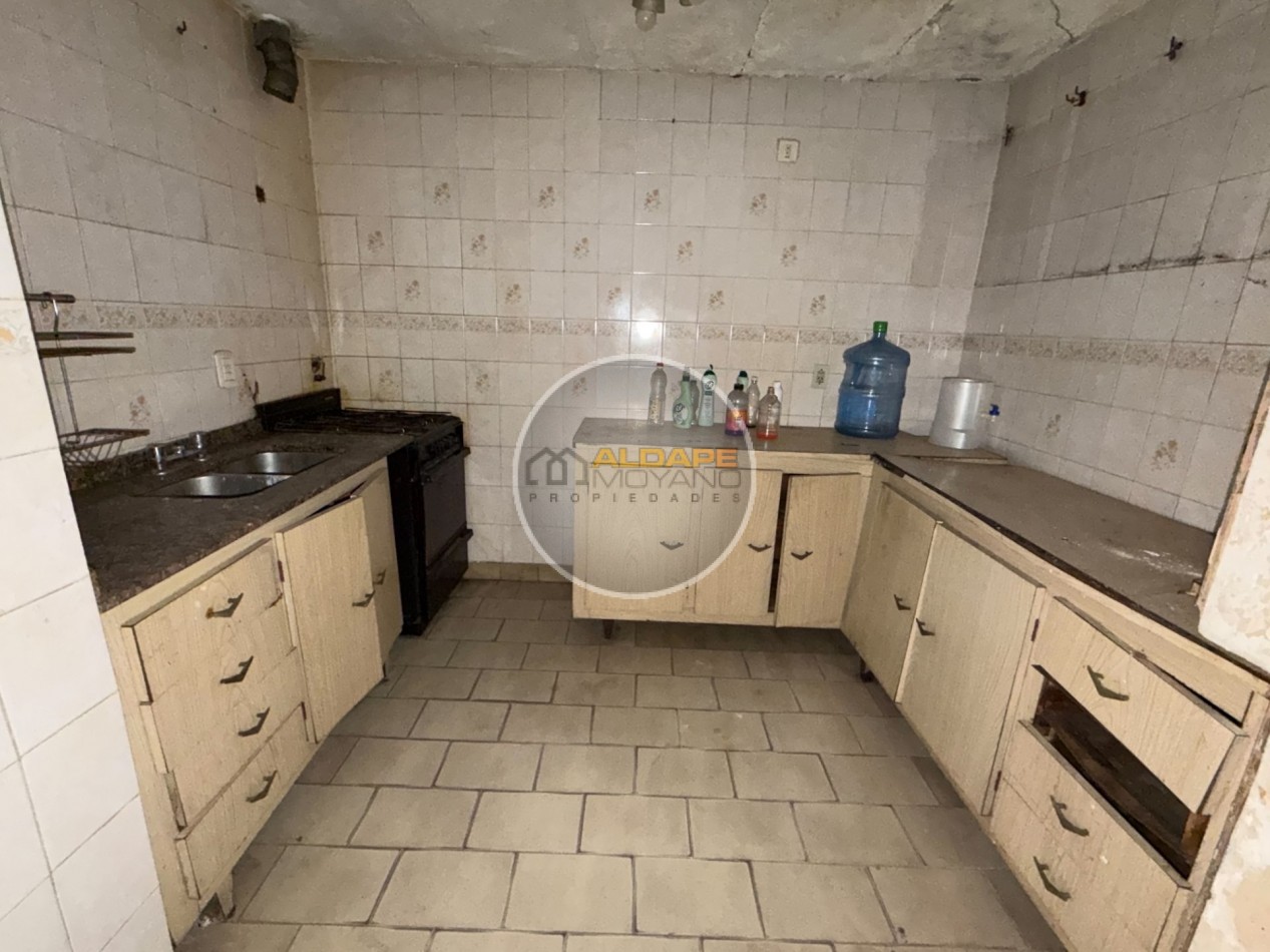 Se Vende Casa tres amb, cochera doble, A Reciclar!! (Ciudadela)