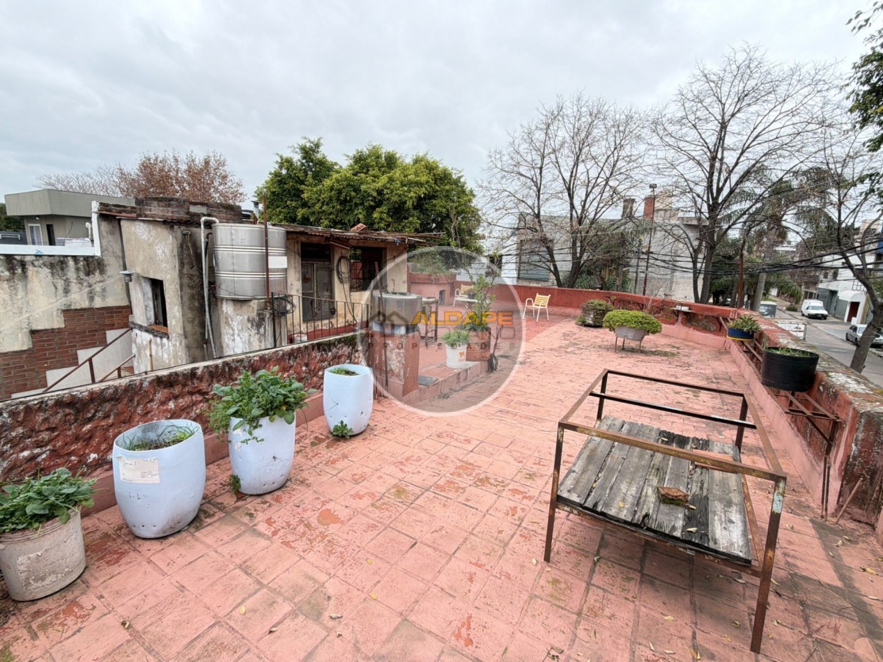 Se Vende Casa tres amb, cochera doble, A Reciclar!! (Ciudadela)