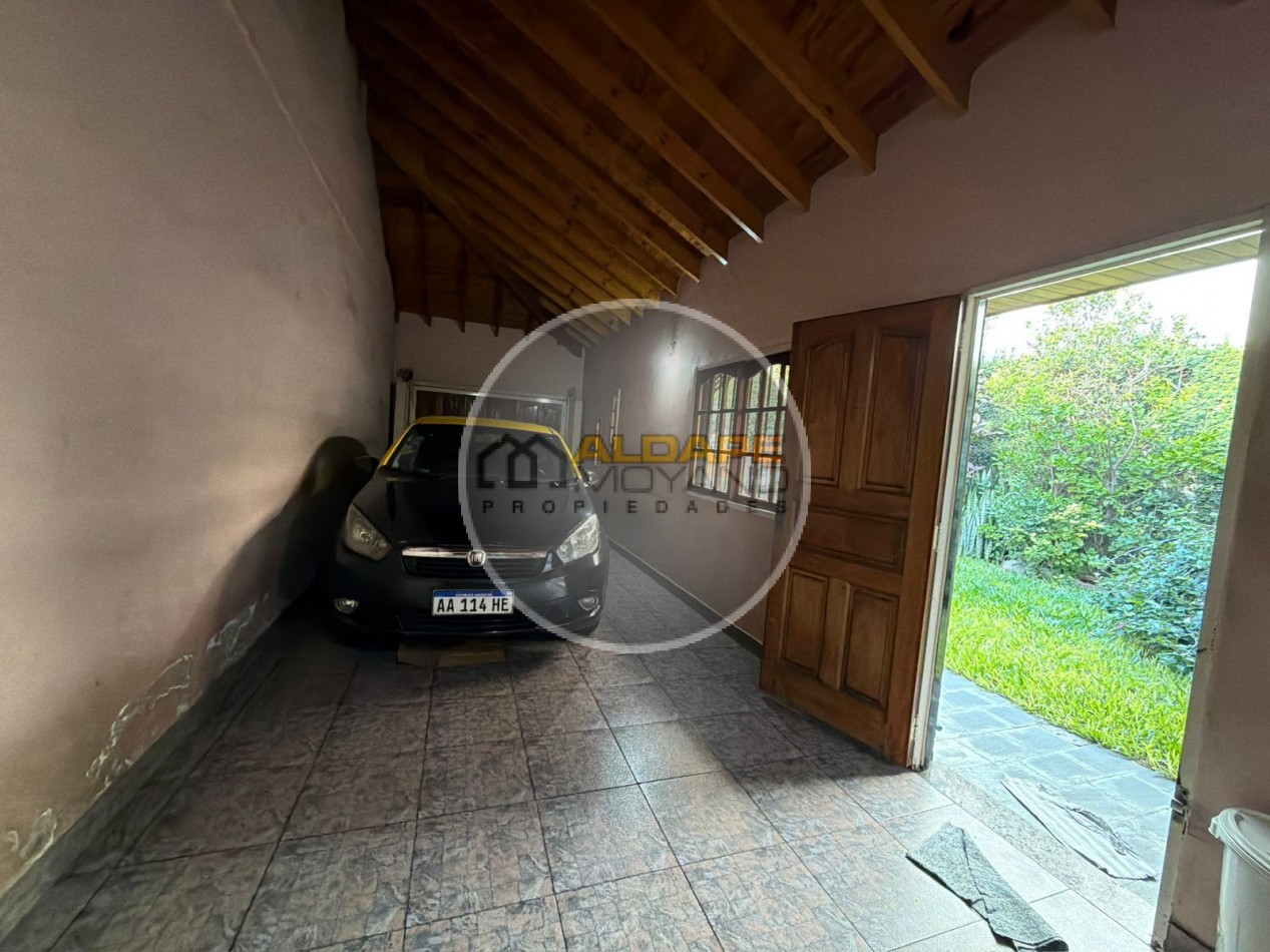 Se Vende Casa Cuatro ambientes, cochera doble (Lomas del Mirador)