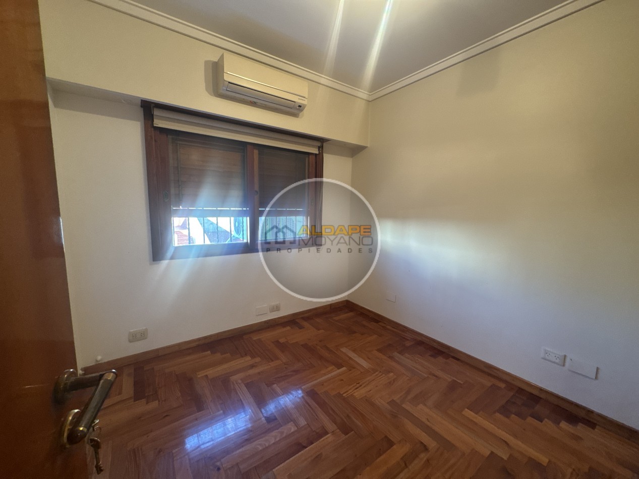 Se Vende PH entrada independiente, cuatro ambientes, cochera cubierta, Quincho, Excelente! (La Tablada)