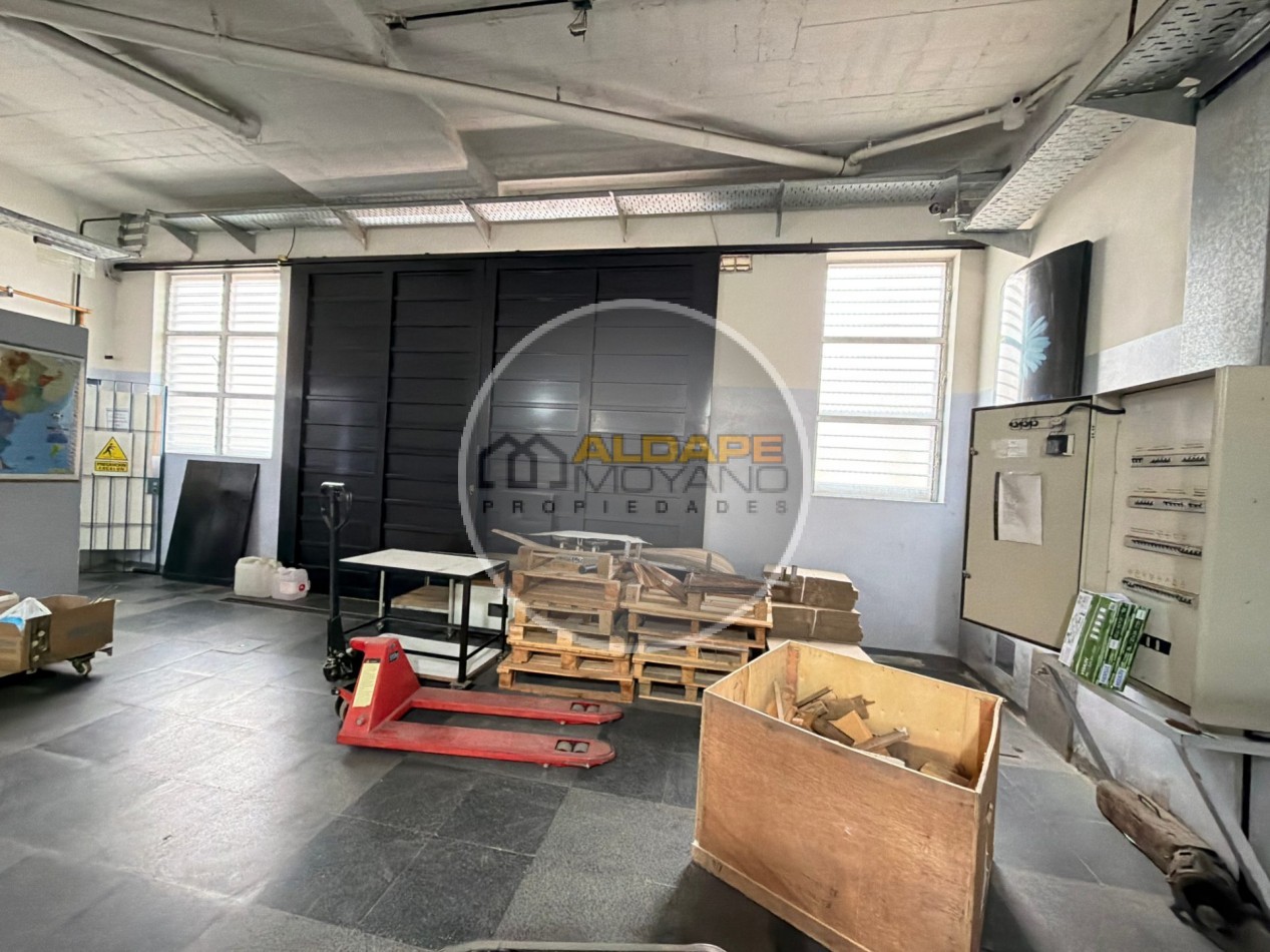 Se alquila Galpon con oficinas (ex imprenta) Parque Avellaneda