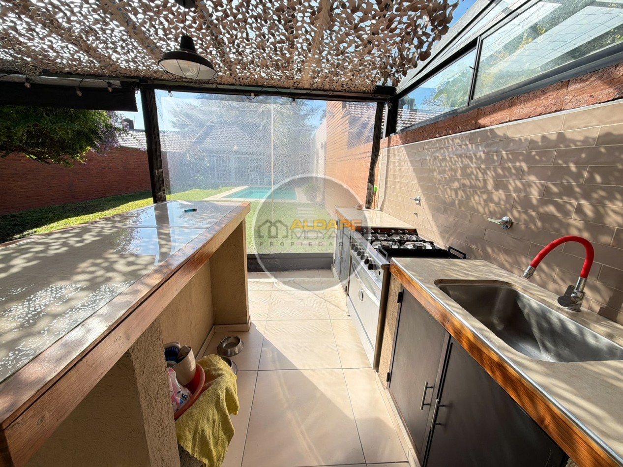 Se Vende Casa, cuatro amb, cochera doble, piscina (Monte Grande)