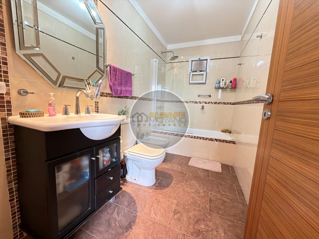 Se Vende PH, tres ambientes, con cochera (Liniers) Excelente