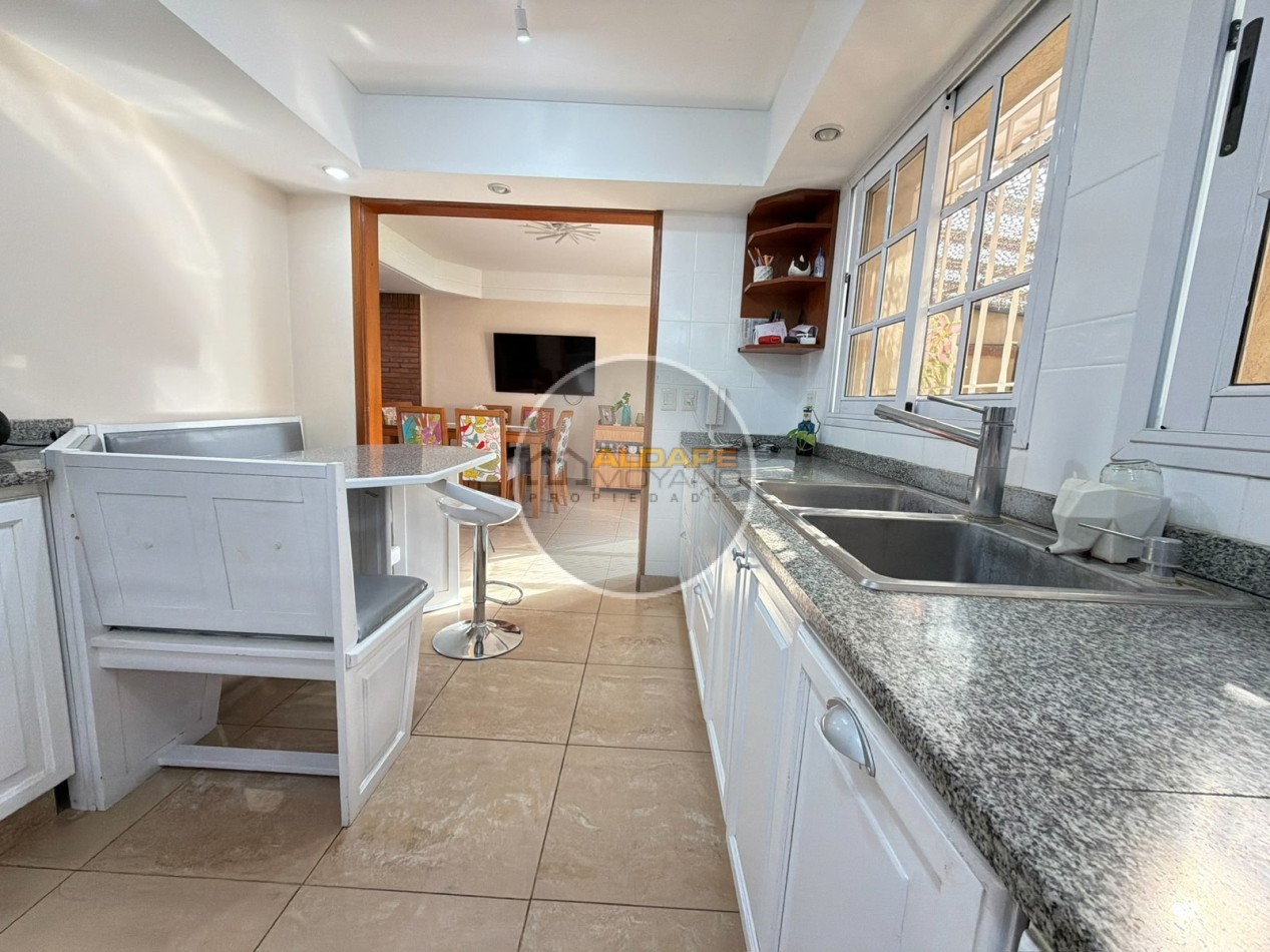 Se Vende Casa, cuatro amb, cochera doble, piscina (Monte Grande)