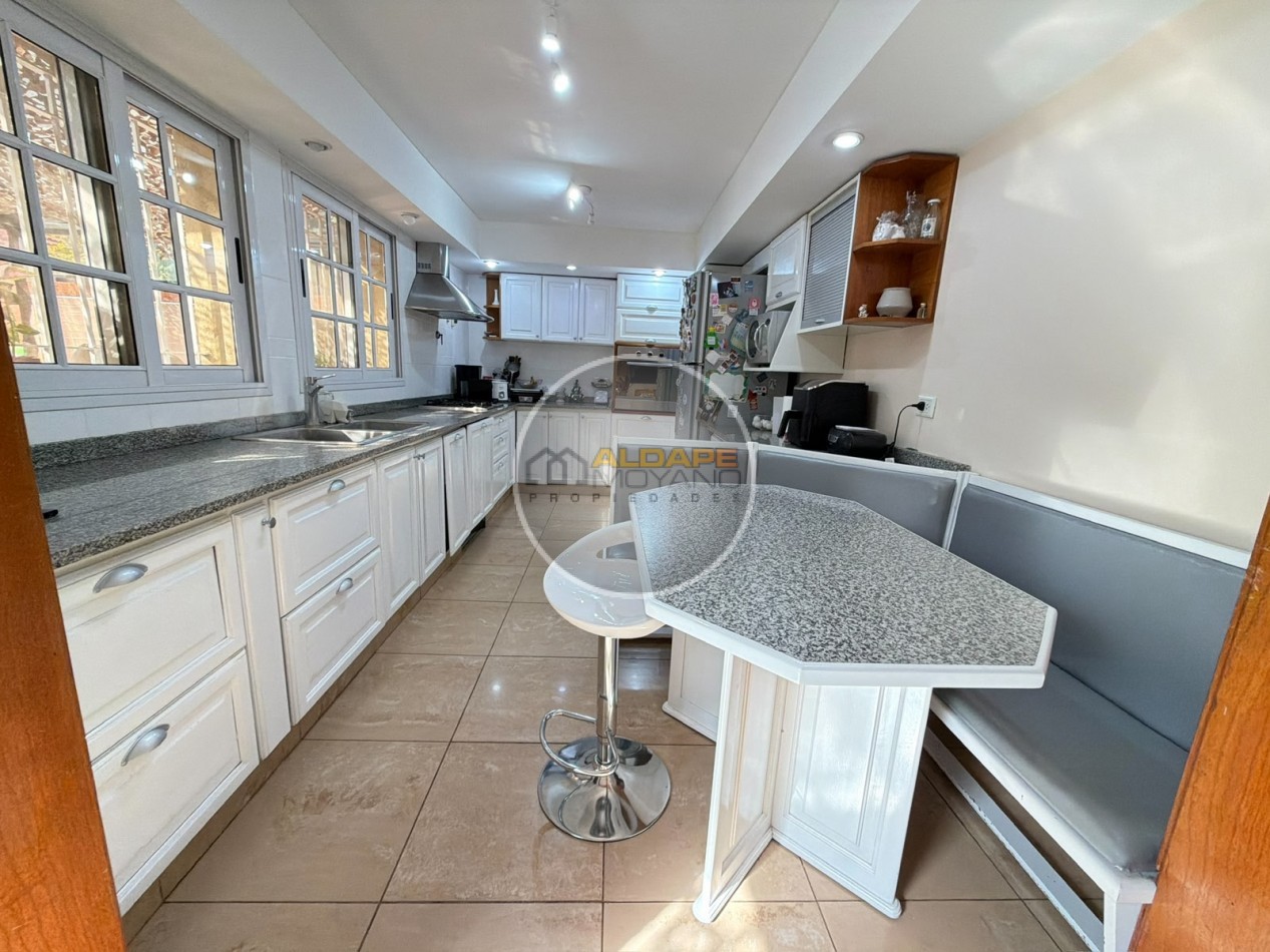 Se Vende Casa, cuatro amb, cochera doble, piscina (Monte Grande)
