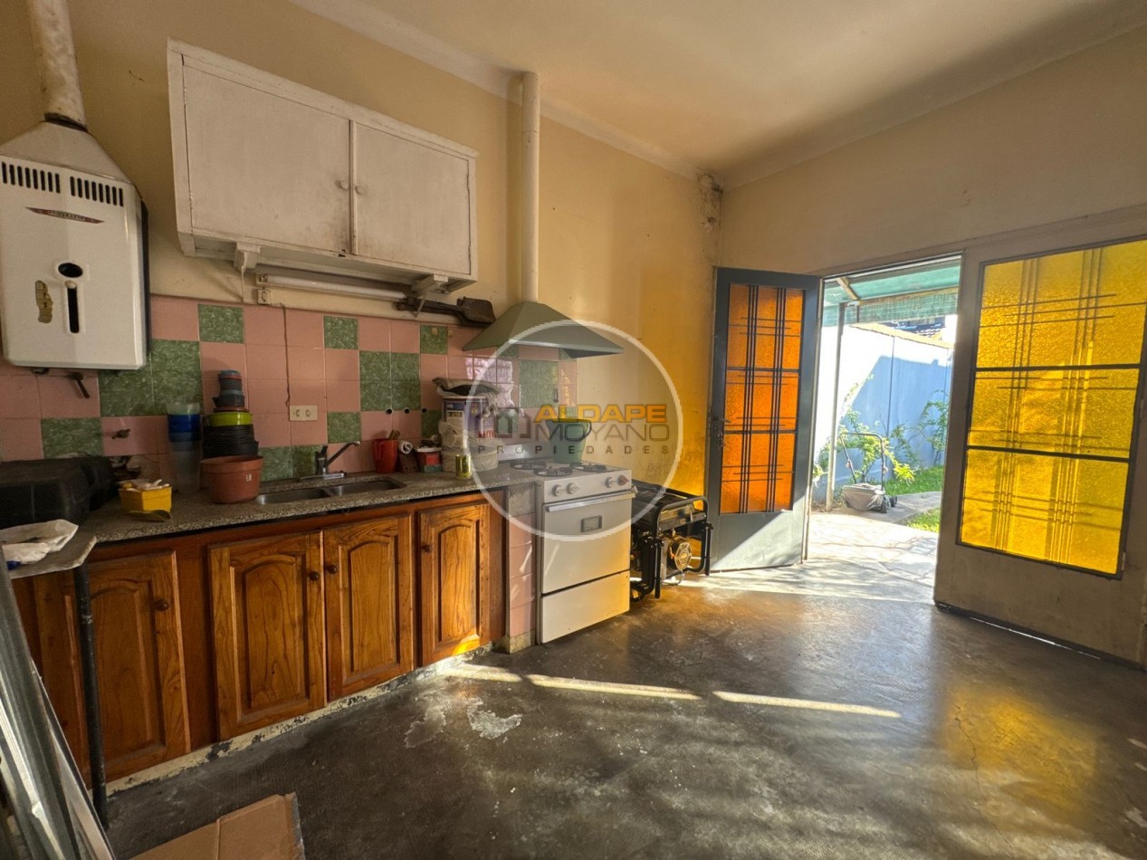 En Venta Casa seis ambientes, cochera triple, Quincho -Excelente estado!! (Villa Lugano)