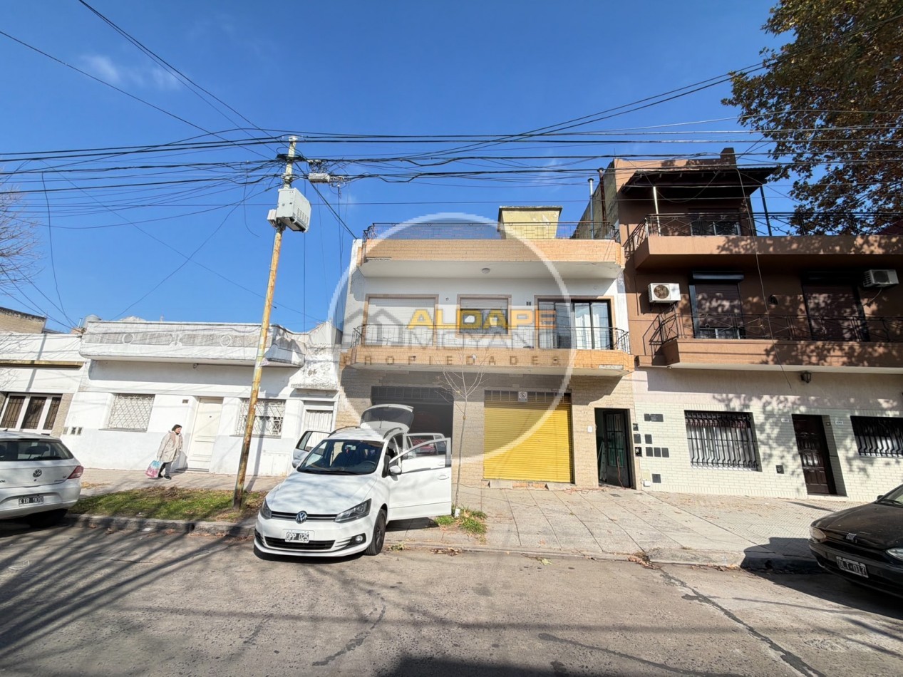 Se Vende local comercial, cochera, depto tres amb, y fondo libre (Villa Lugano) 