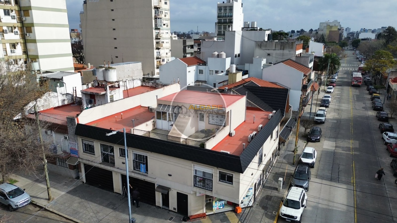 Se Vende PH, tres ambientes, con cochera (Liniers) Excelente