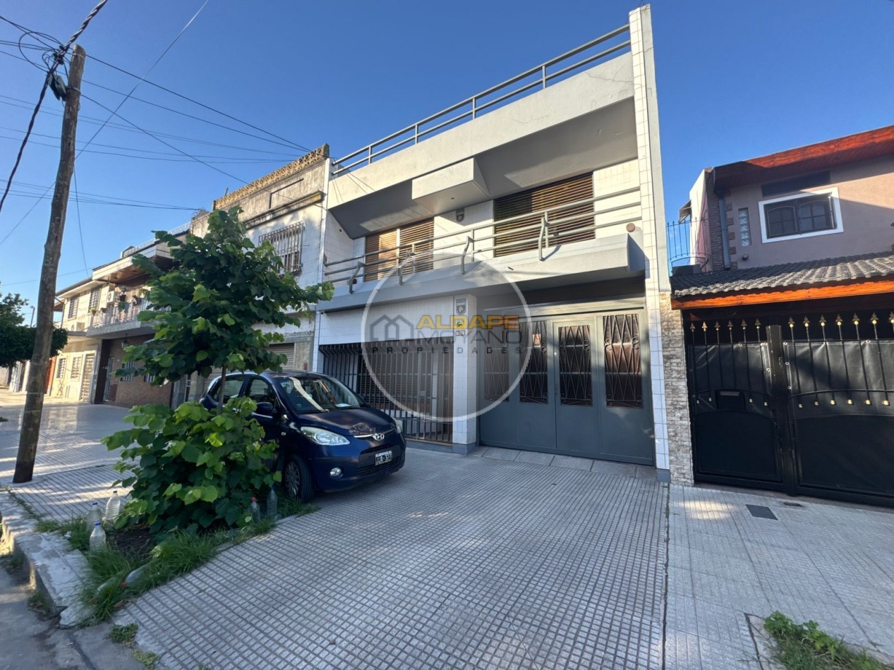 En Venta Casa seis ambientes, cochera triple, Quincho -Excelente estado!! (Villa Lugano)