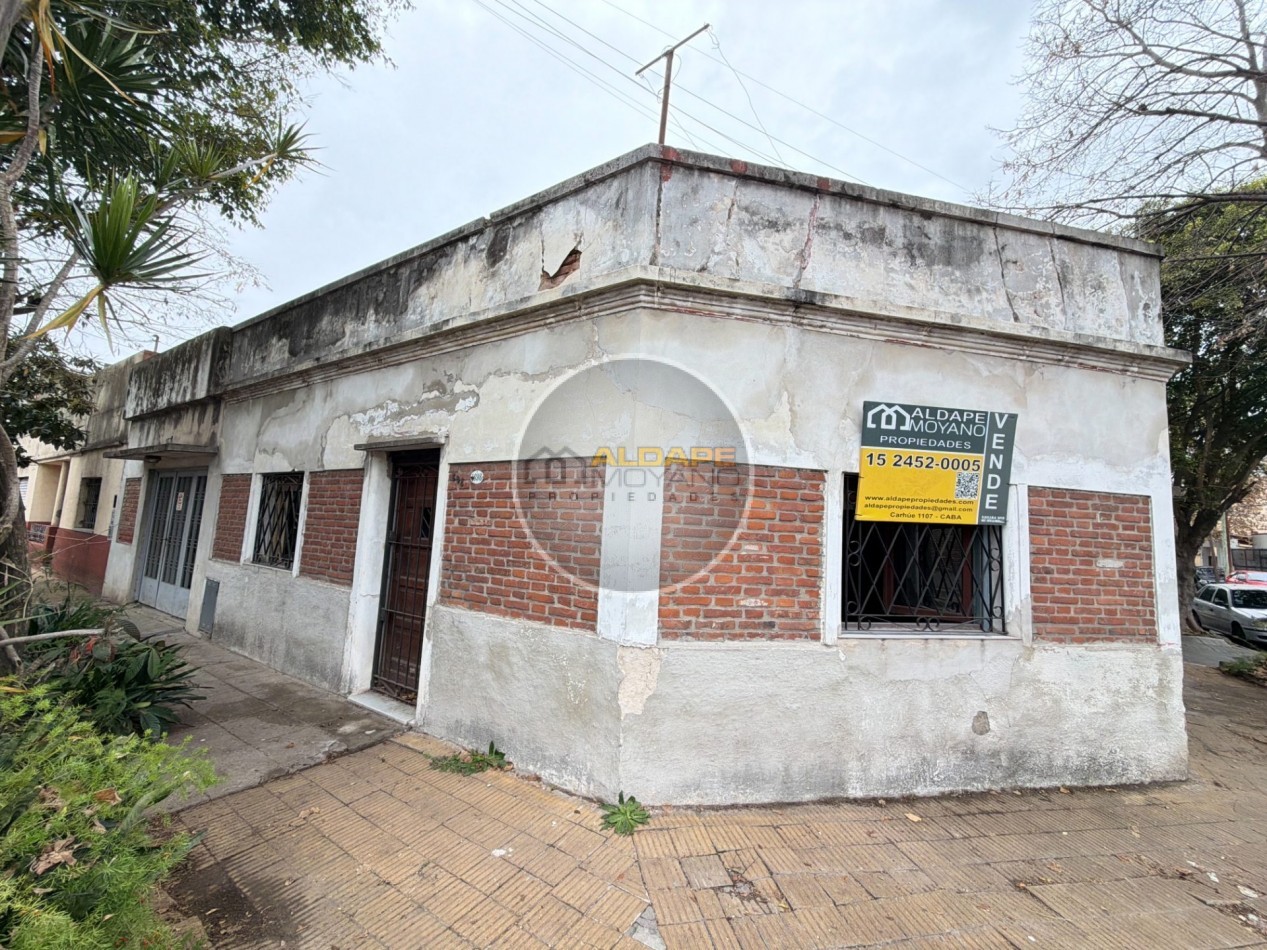 Se Vende Casa tres amb, cochera doble, A Reciclar!! (Ciudadela)