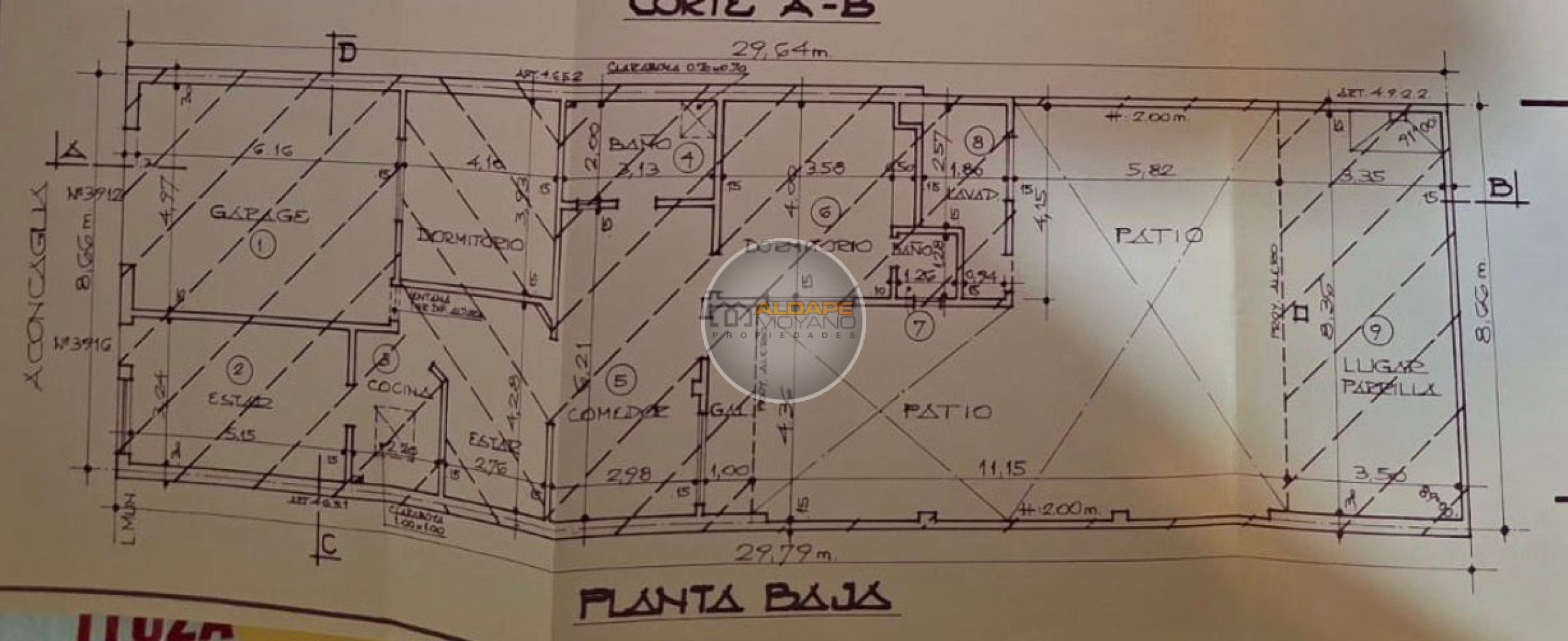 Se Vende Casa Cuatro ambientes, cochera doble, quincho (Banfield)