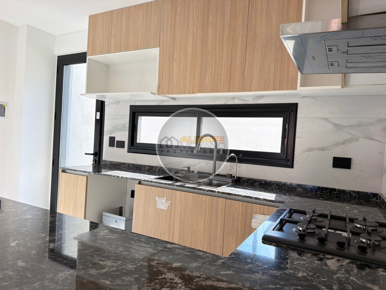 Se Vende triplex, cuatro amb, cochera doble (a estrenar)