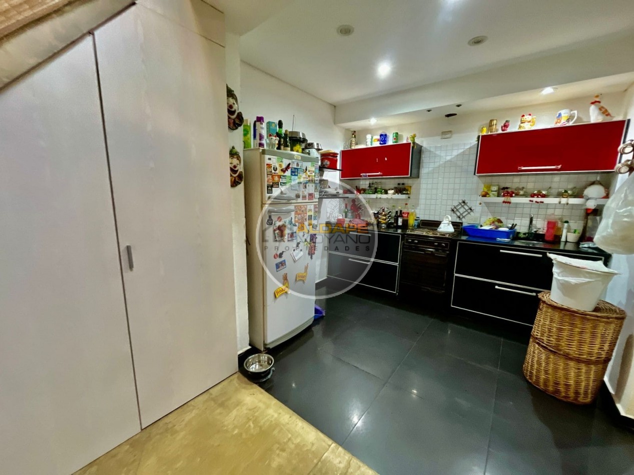 Se Vende PH dos ambientes, contrafrente (Barracas)