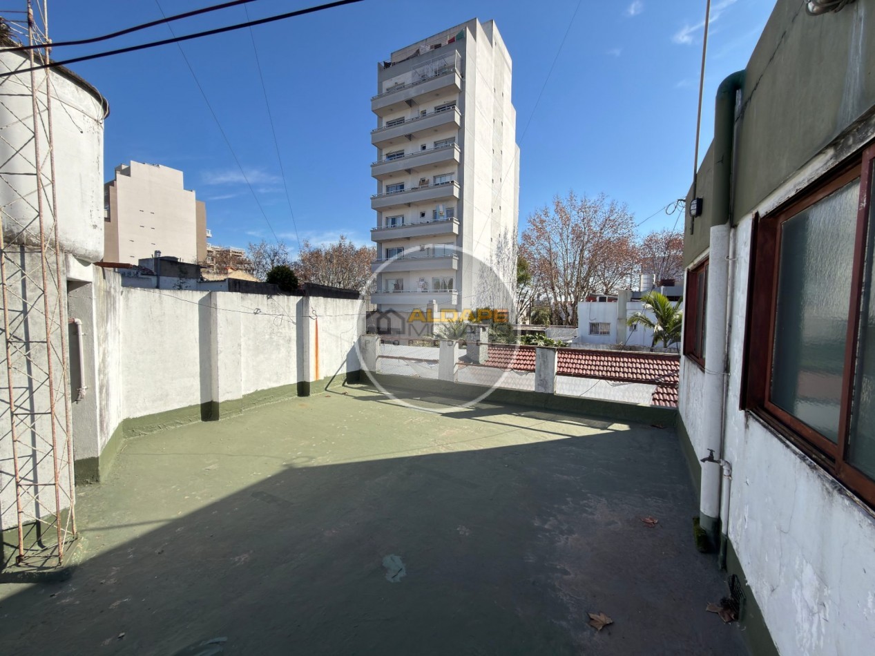 Se Vende Casa Cuatro ambientes, con cochera, Quincho (Villa Lugano)