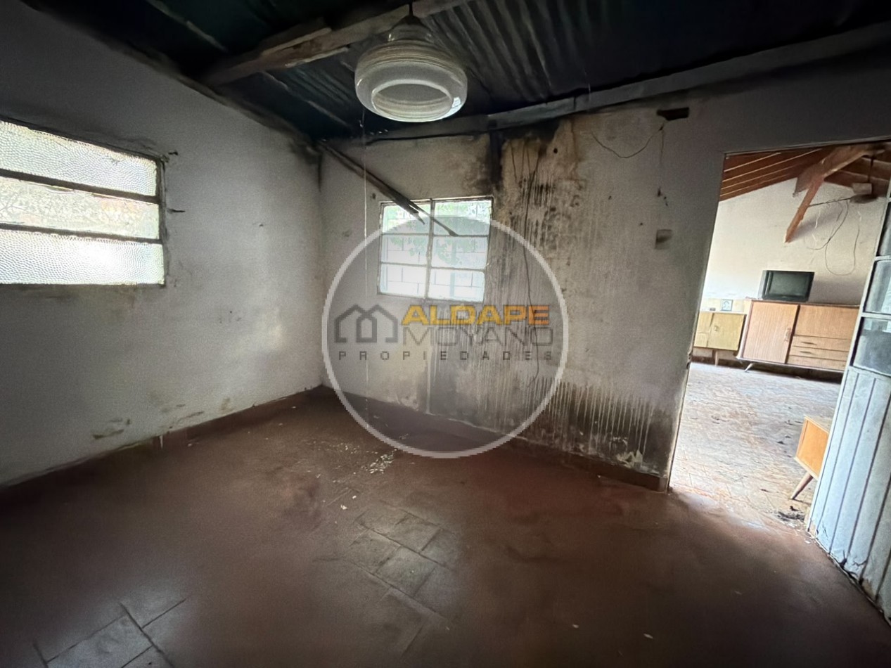Se Vende local comercial, cochera, depto tres amb, y fondo libre (Villa Lugano) 