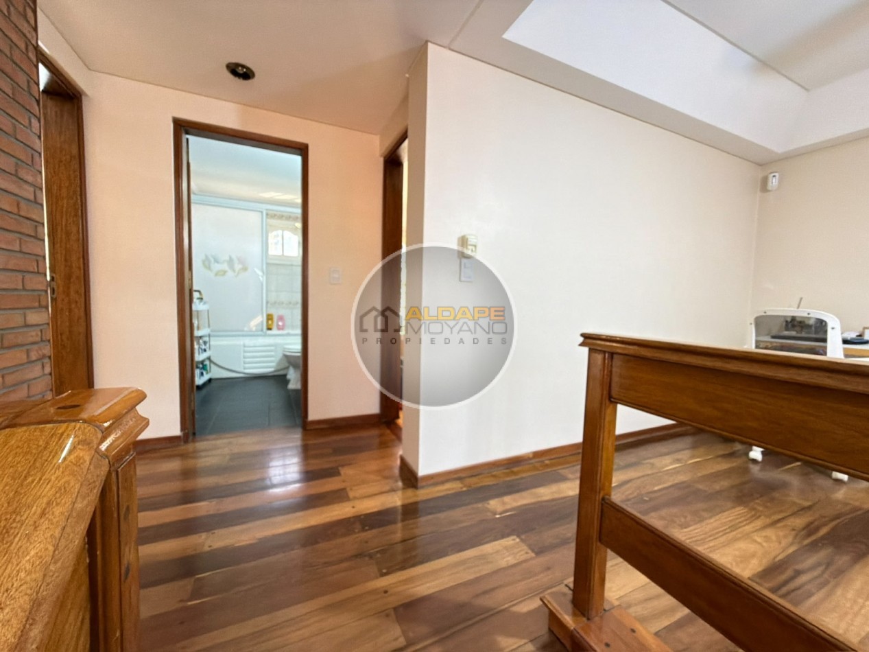Se Vende Casa, cuatro amb, cochera doble, piscina (Monte Grande)