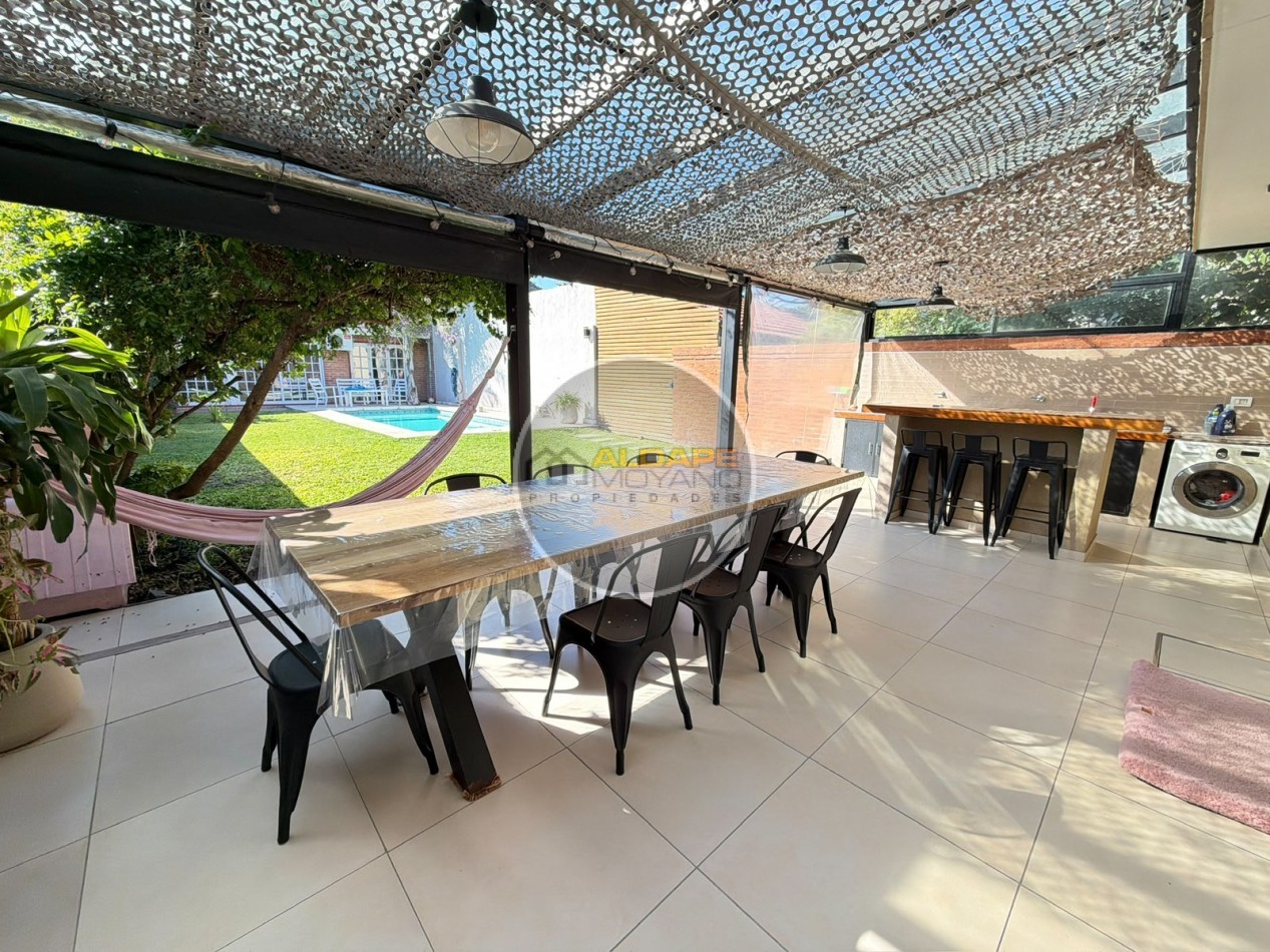 Se Vende Casa, cuatro amb, cochera doble, piscina (Monte Grande)