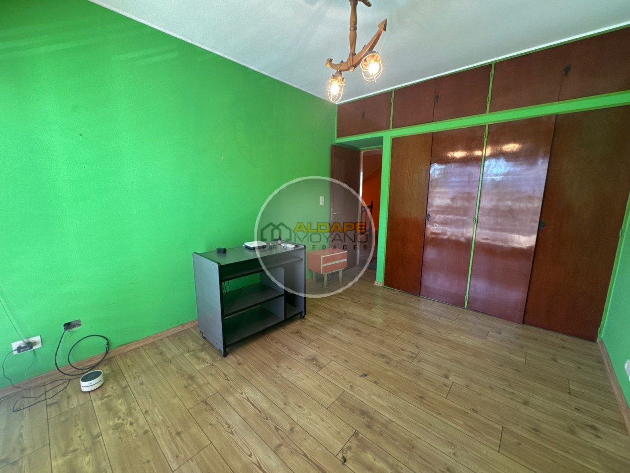 En Venta Casa seis ambientes, cochera triple, Quincho -Excelente estado!! (Villa Lugano)