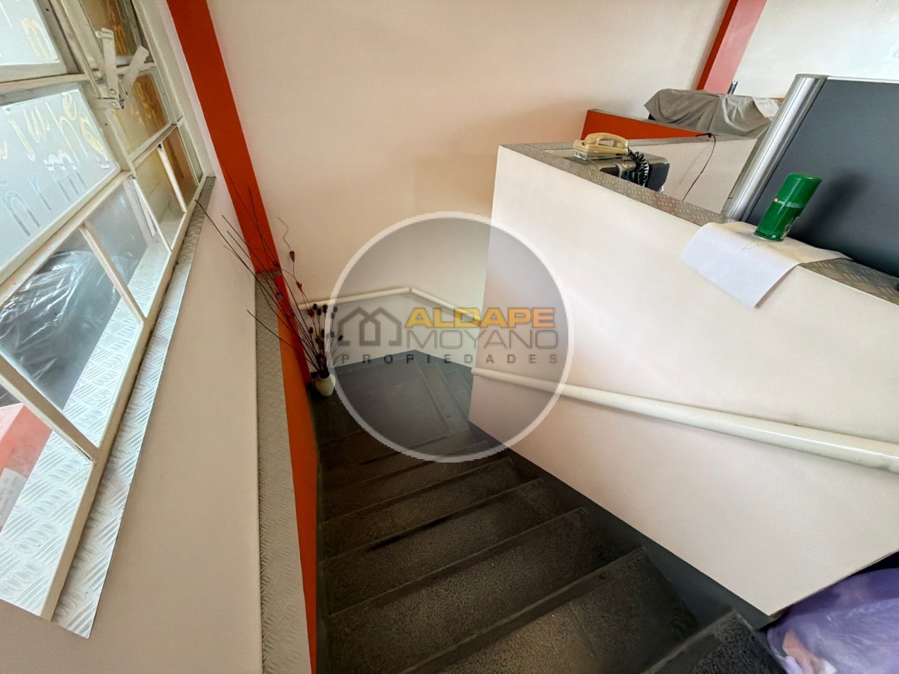 Se alquila Galpon con oficinas (ex imprenta) Parque Avellaneda